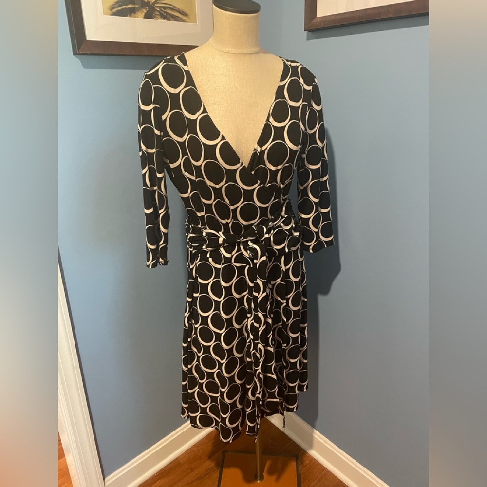AB studio women’s size large wrap dress excellent used condition.